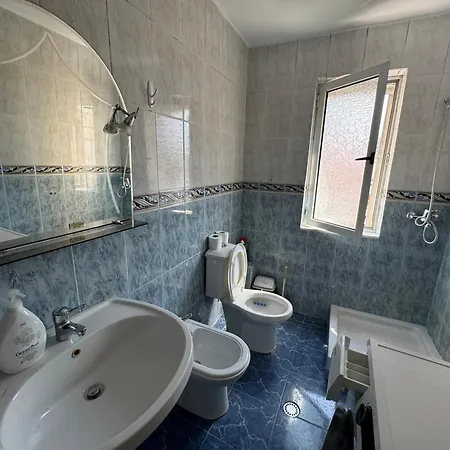 Apartment Meg's And Aron's Tirana